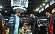 A student shakes President Hemphill’s hand. 